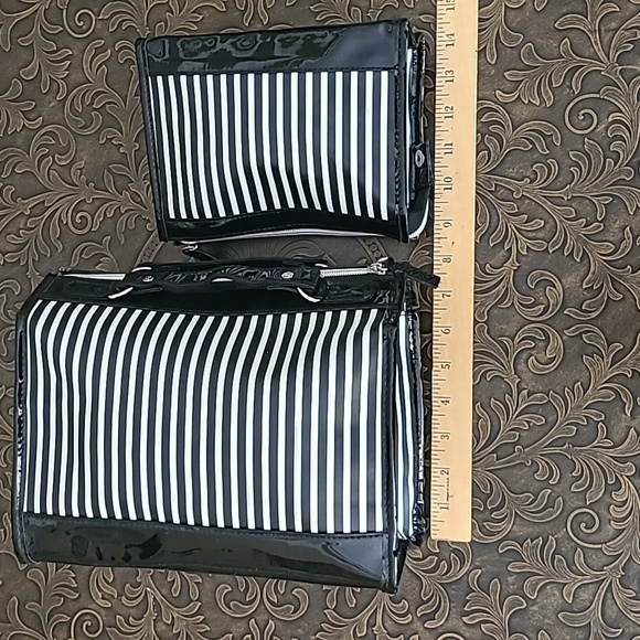 Lancome 2 piece cosmetic/toiletries set - Picture 4 of 8